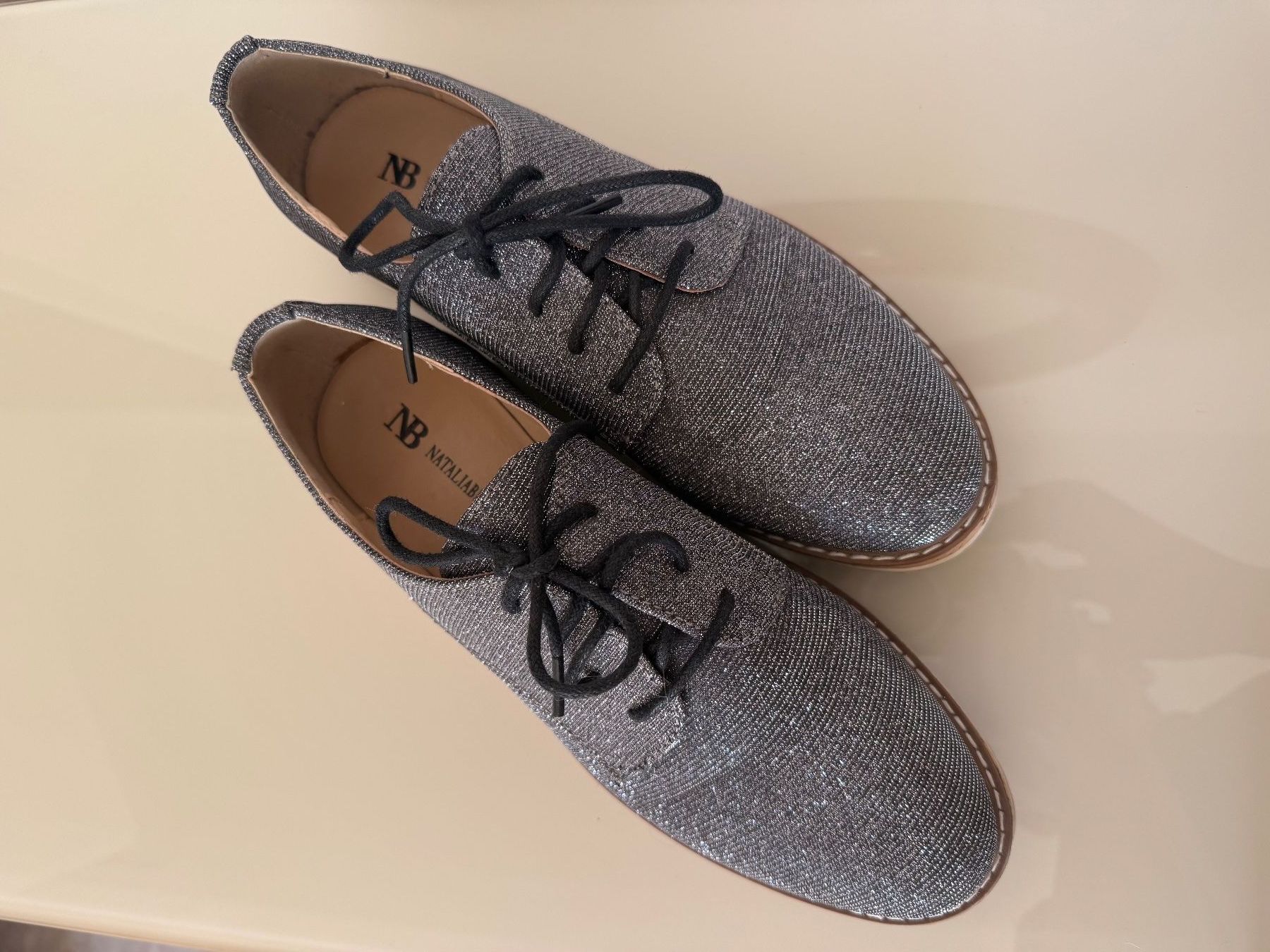 Scarpe da donna: ELEGANTE GLITZER SCHNÜRSCHUHE GR.40 – Usato da Steg im Tösstal venduto da goldlionfree 2
