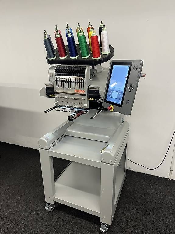 Machines à coudre: Melco Summit Stickmaschine mit Restgarantie – D'occasion à Wil SG par erd_zml6 1