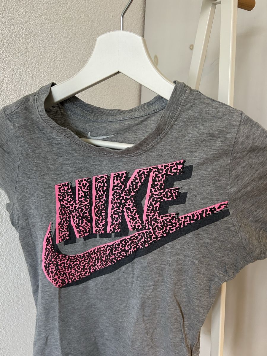 Nike Camicette, T-shirt & Top: Nike T-Shirt Grösse M – Usato da Niederhelfenschwil venduto da aur_ms6f 1
