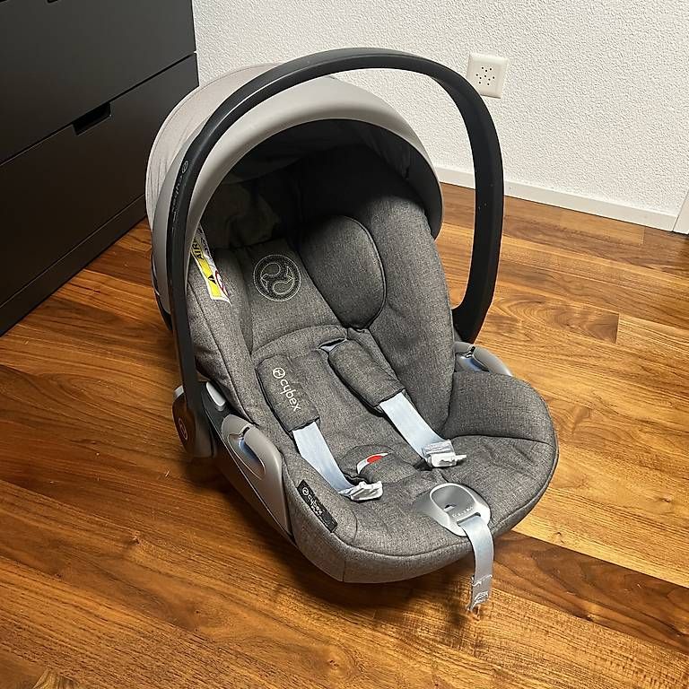 Seggiolini per auto: Cybex Babyschale Cloud Z i-size – Usato da St. Gallen venduto da desve