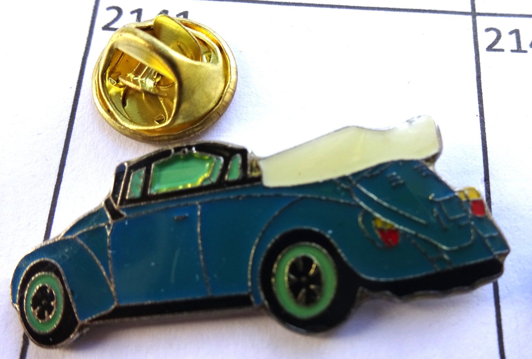 Plaketten & Abzeichen: Pin Auto  V W Cabriole – Gebraucht aus Utzenstorf von BUtter81