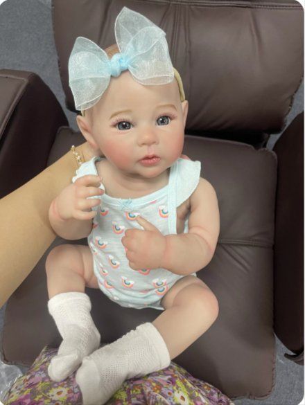 Puppen: Reborn Baby Puppe, 46cm mit Schnuller – Neu und originalverpackt aus Amriswil von Ravinvida 2