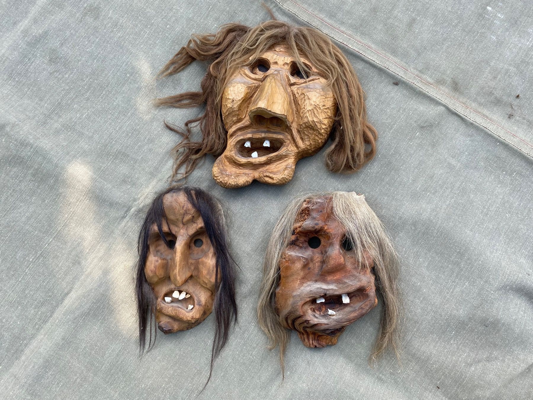 Altro in Antiquarato & Arte: 3 schöne Walliser Holzmasken – Usato da Feldbach venduto da Olive1 1