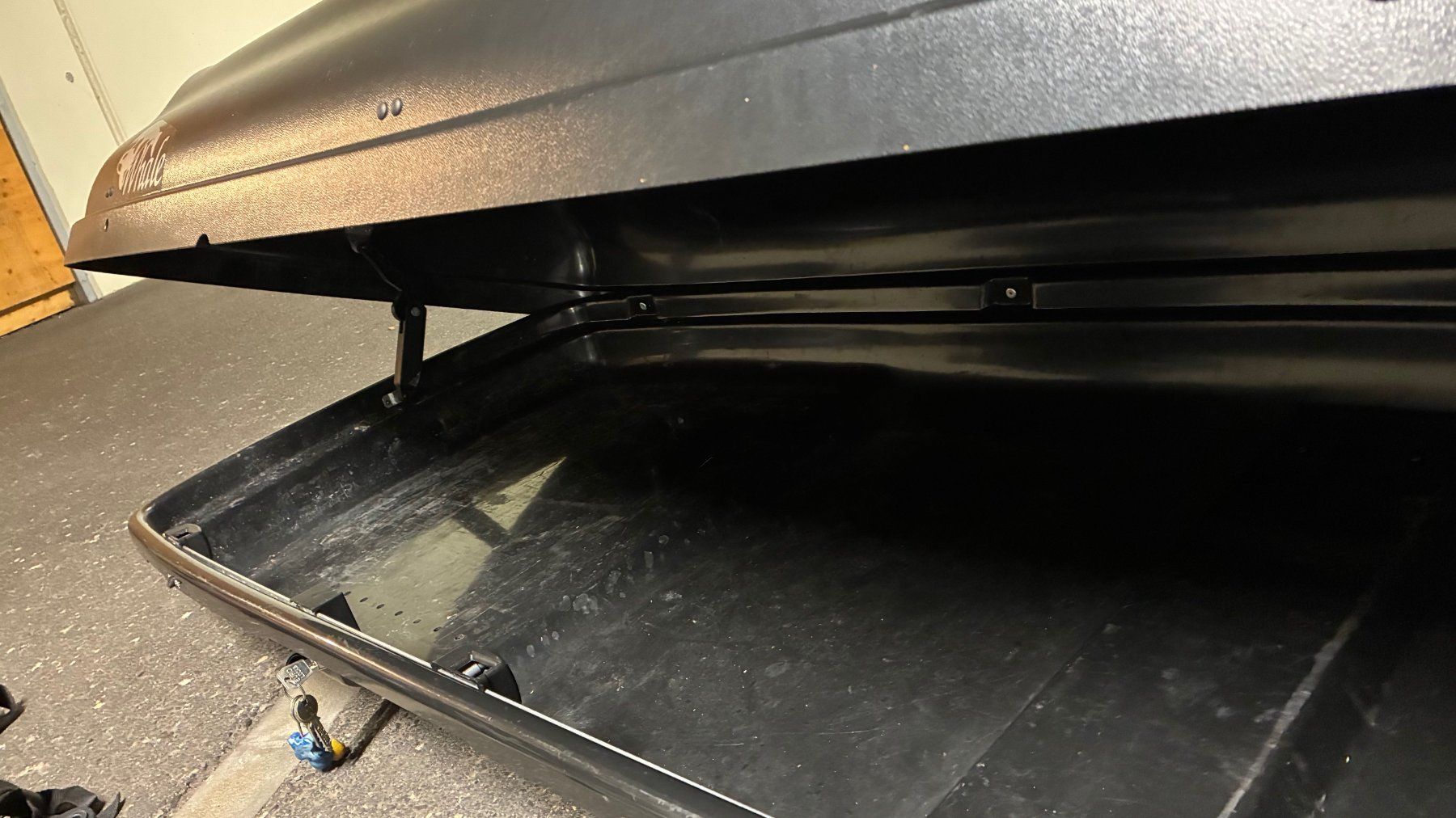 Neumann Box da tetto: Dachbox Neumann Whale – Usato da Düdingen venduto da Sidney04 4