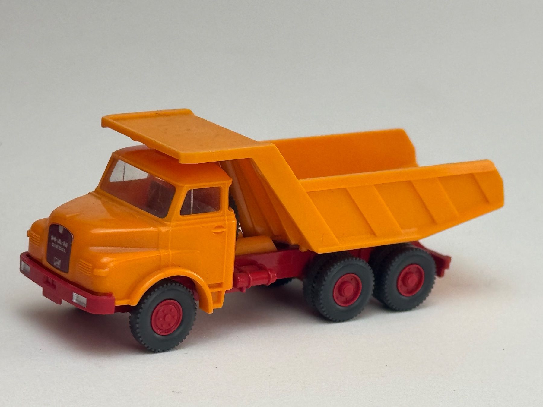 Wiking Modellini d'auto: RI- Wiking MAN Muldenkipper orange – Usato da Elm venduto da Wikmtz