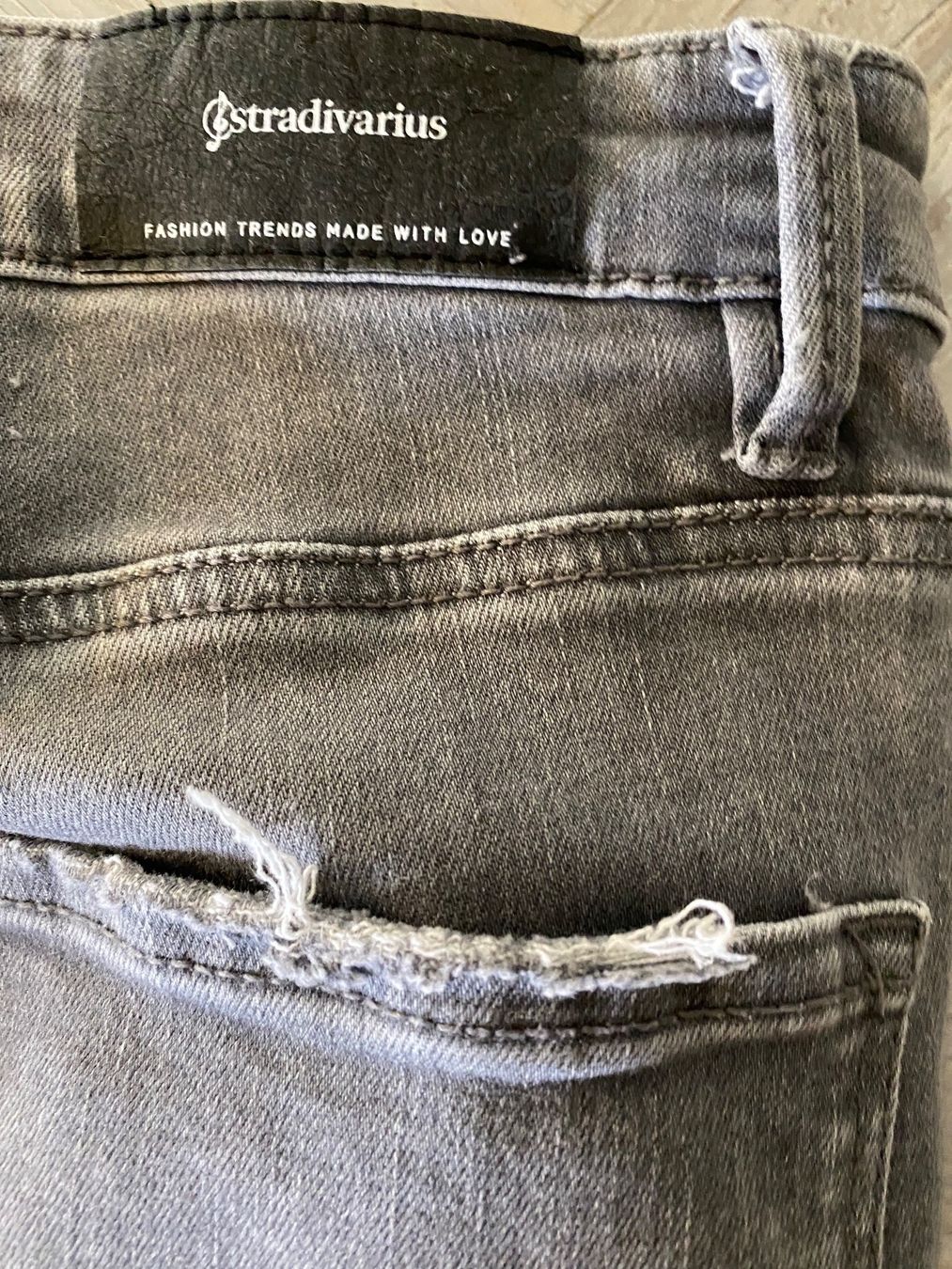 Stradivarius Jeans: High waist Damenjeans – Usato da Wermatswil venduto da -secondchance- 6