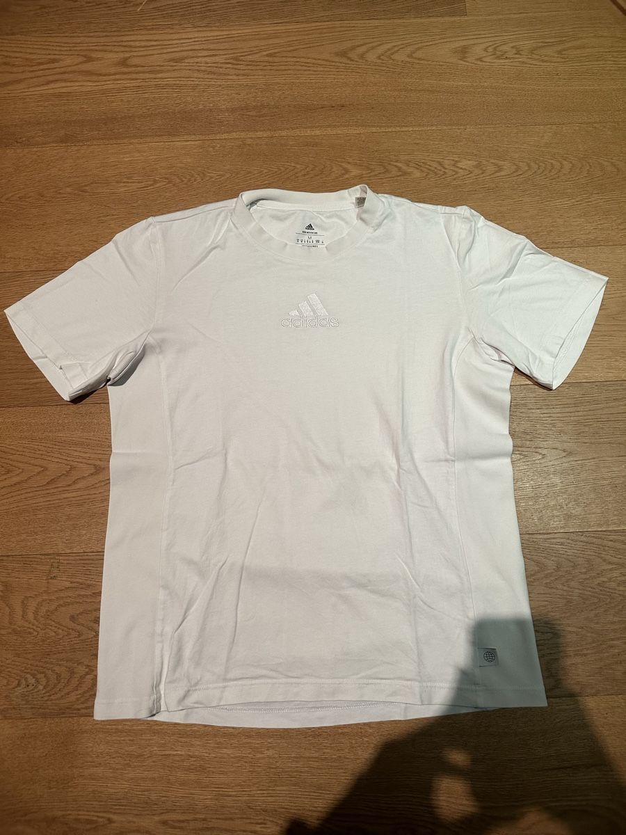 Adidas T-Shirts: Weisses Adidas T-Shirt Gr. M – Gebraucht aus Basel von Oloir