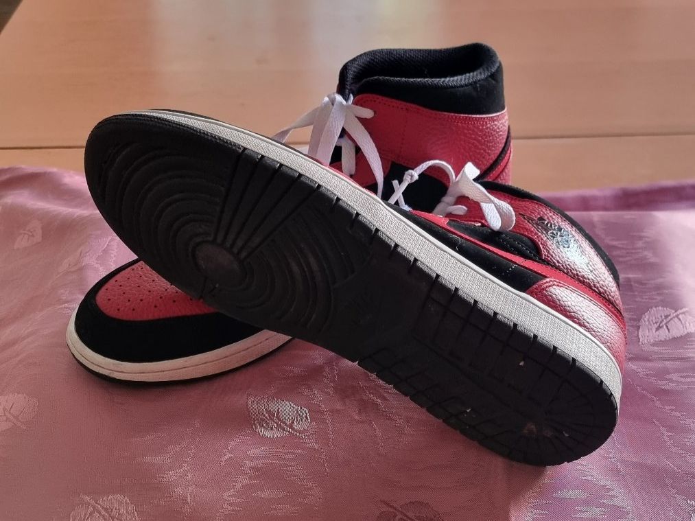 Jordan Scarpe da uomo: NIKE AIR JORDAN 1 MID "REVERSE BRED" TRAINERS Gr.44! – Usato da Raron venduto da Skyler68 2