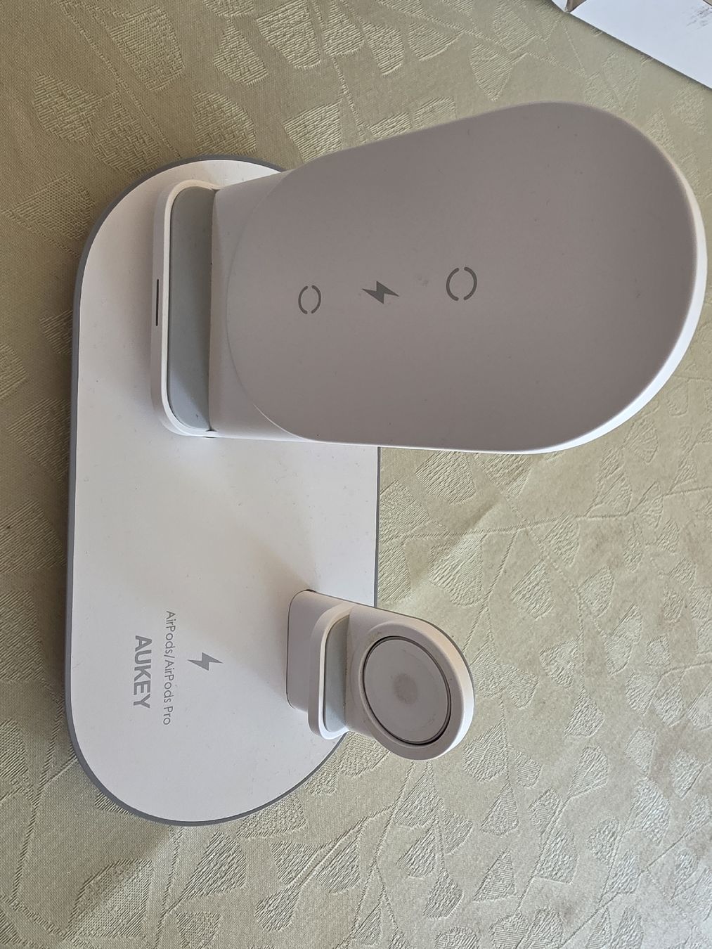 Caricabatterie: Base ricarica wireless Aukey bianca 3 in 1 ottimo stato – Usato da Winterthur venduto da riccardo2014 1