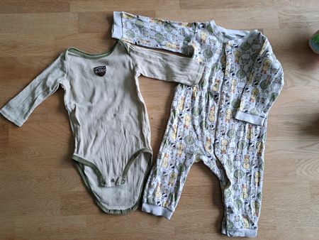 Baby Set Grösse 6-9 Monate / 74, Body & Pyjama