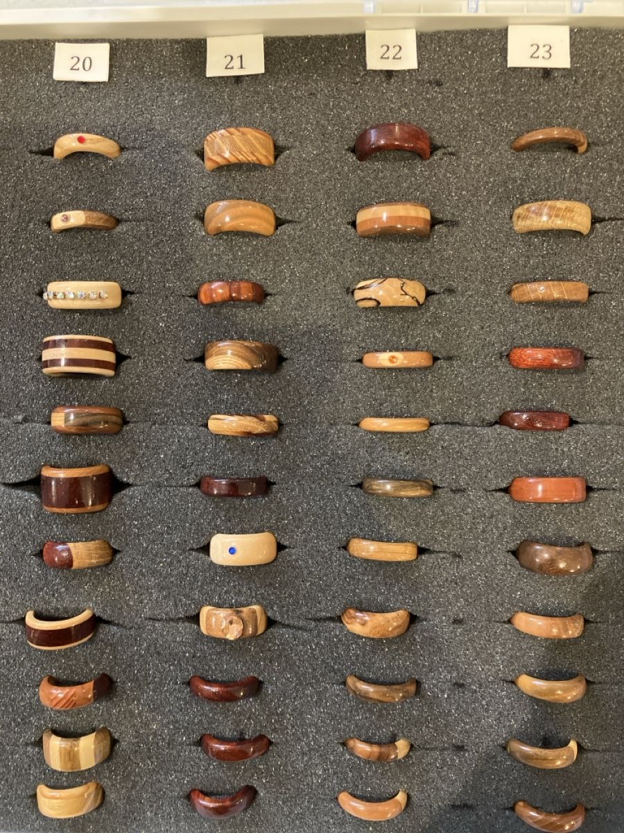 Anelli: Naturholz Fingerringe oder Halsringe – Nuovo e nell'imballaggio originale da Erlenbach im Simmental! venduto da Simmentaler-Perlen 6