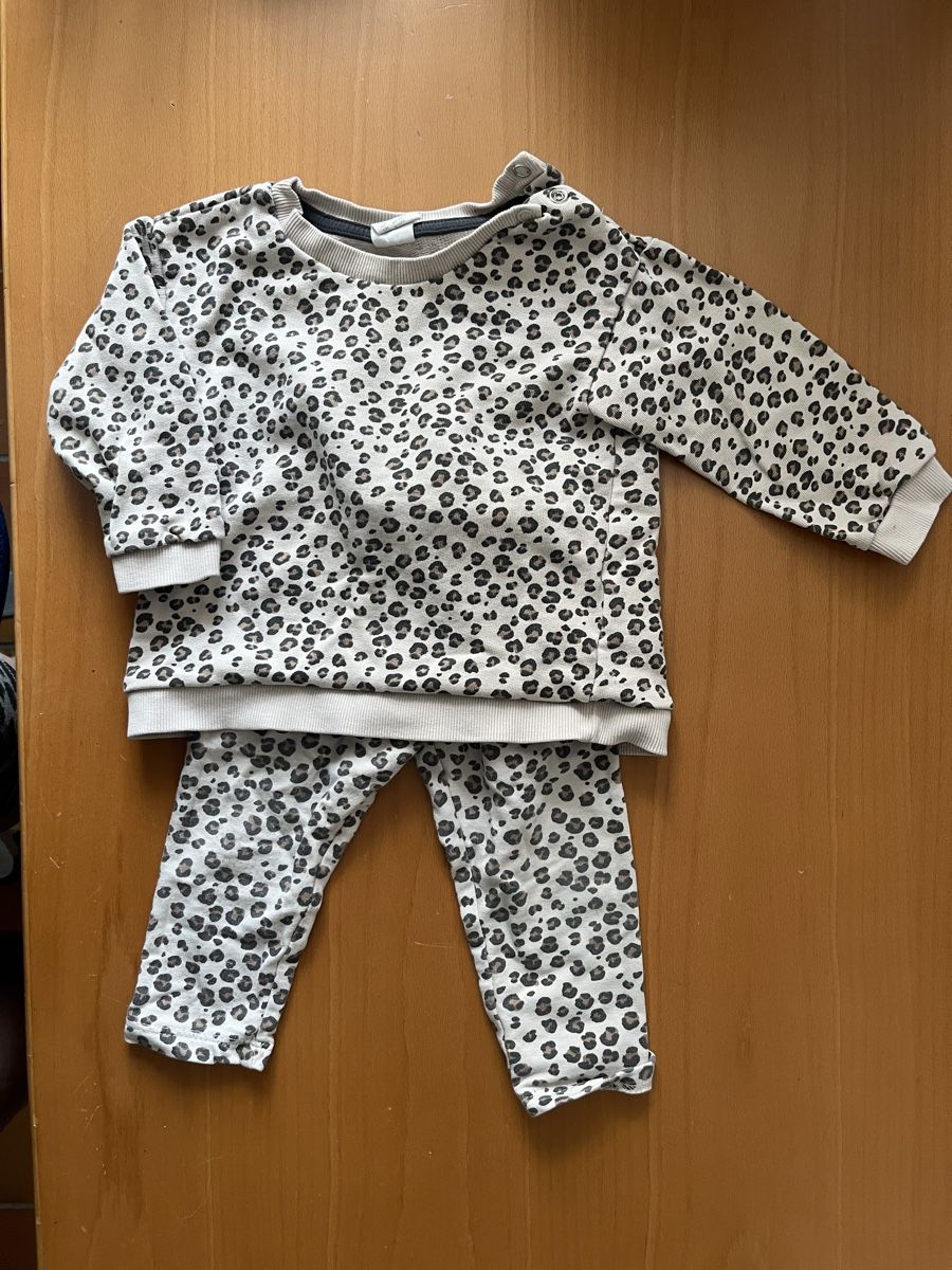 H&M Kleiderpakete & -sets: Kinder Set Leo Muster Pullover Hose Grösse 80 – Gebraucht aus Winterthur von lynnszabo