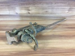 Gebrauchter antiker Schmiedeschraubstock
