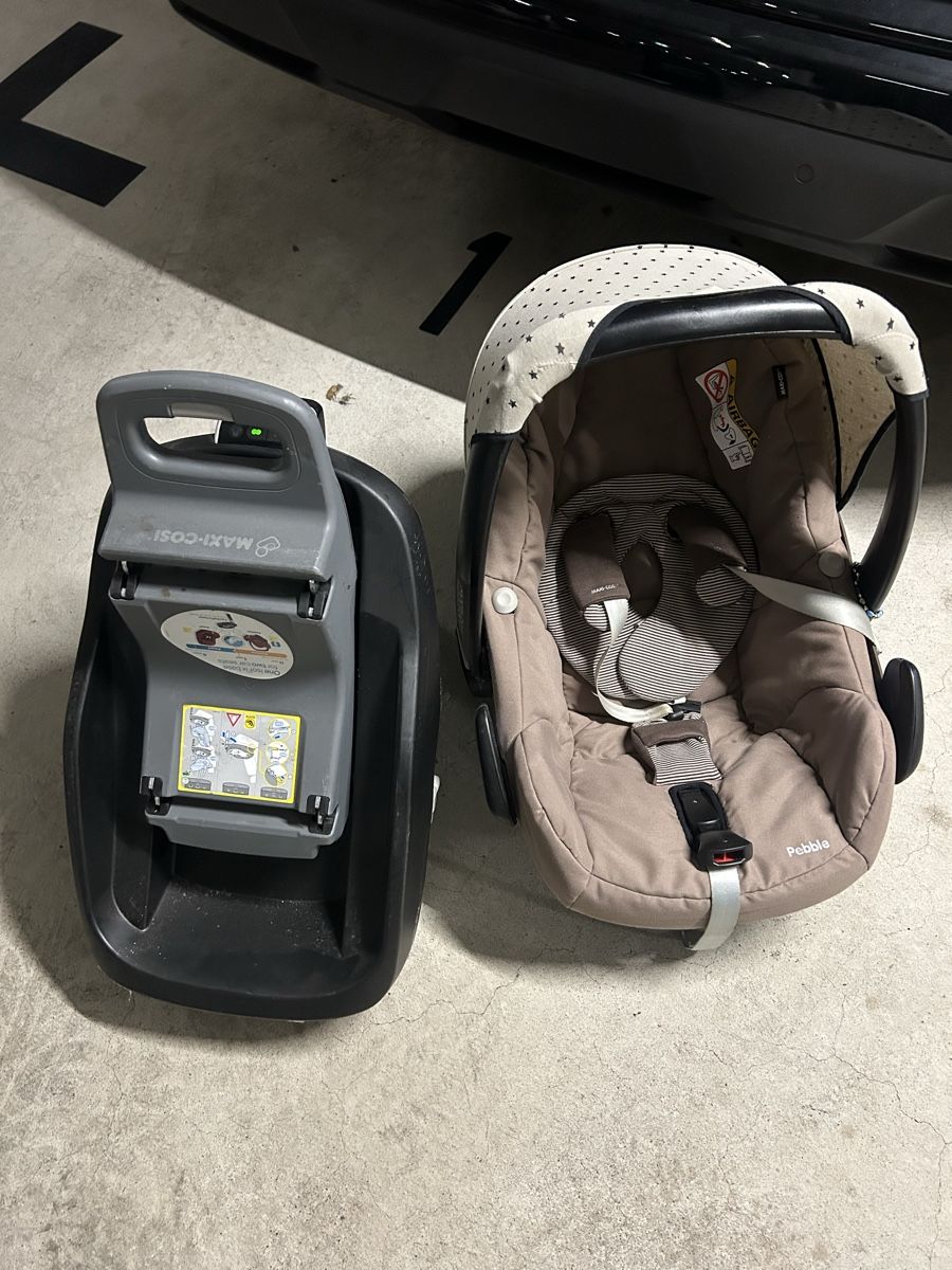 Maxi-Cosi Seggiolini per auto: Maxi-Cosi Pebble Babyschale mit Station – Usato da Hinwil venduto da Lionel1905.