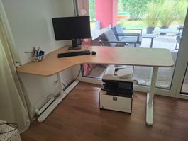 Schreibtisch
