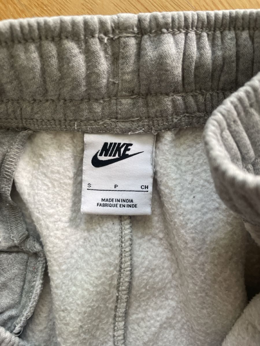 Nike Hosen: Nike Jogginghose grau Grösse S – Gebraucht aus Uetikon am See von Wigglo 2