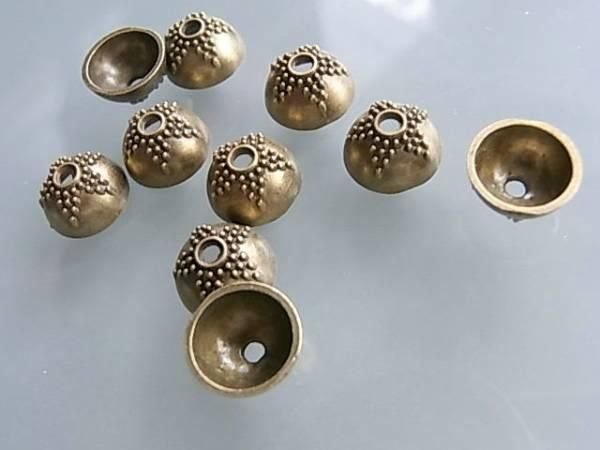 Perle (finte): 10 Perlkappen bronze Sternmuster  9mm – Nuovo (secondo la descrizione) da Alpnachstad venduto da perlengaby 1