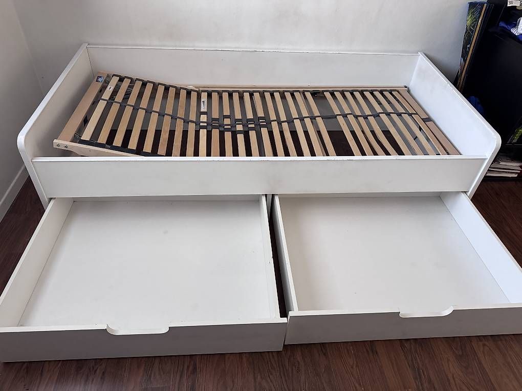 Betten: Bett 90x200 ohne Matratze – Gebraucht aus Winterthur von Smile_1988 1