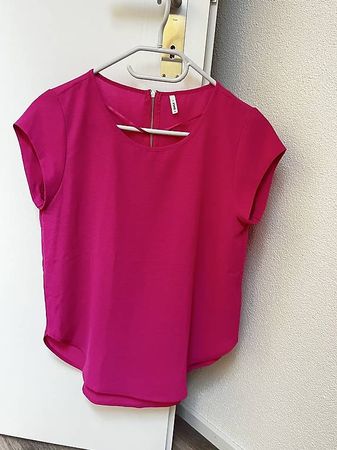 Pinkes T-Shirt von Only Grösse 34