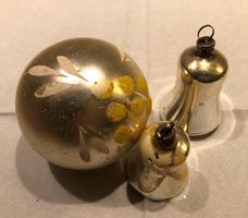 Trio antiker Weihnachtsschmuck, 2 Glocken + 1 Kugel