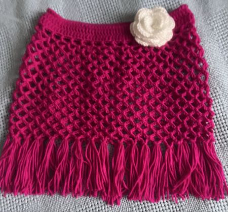 Gehäkelte Rock mit Fransen & Blüte, pink, Sommerkleid, 51cm.