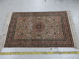 Teppich floral gemustert