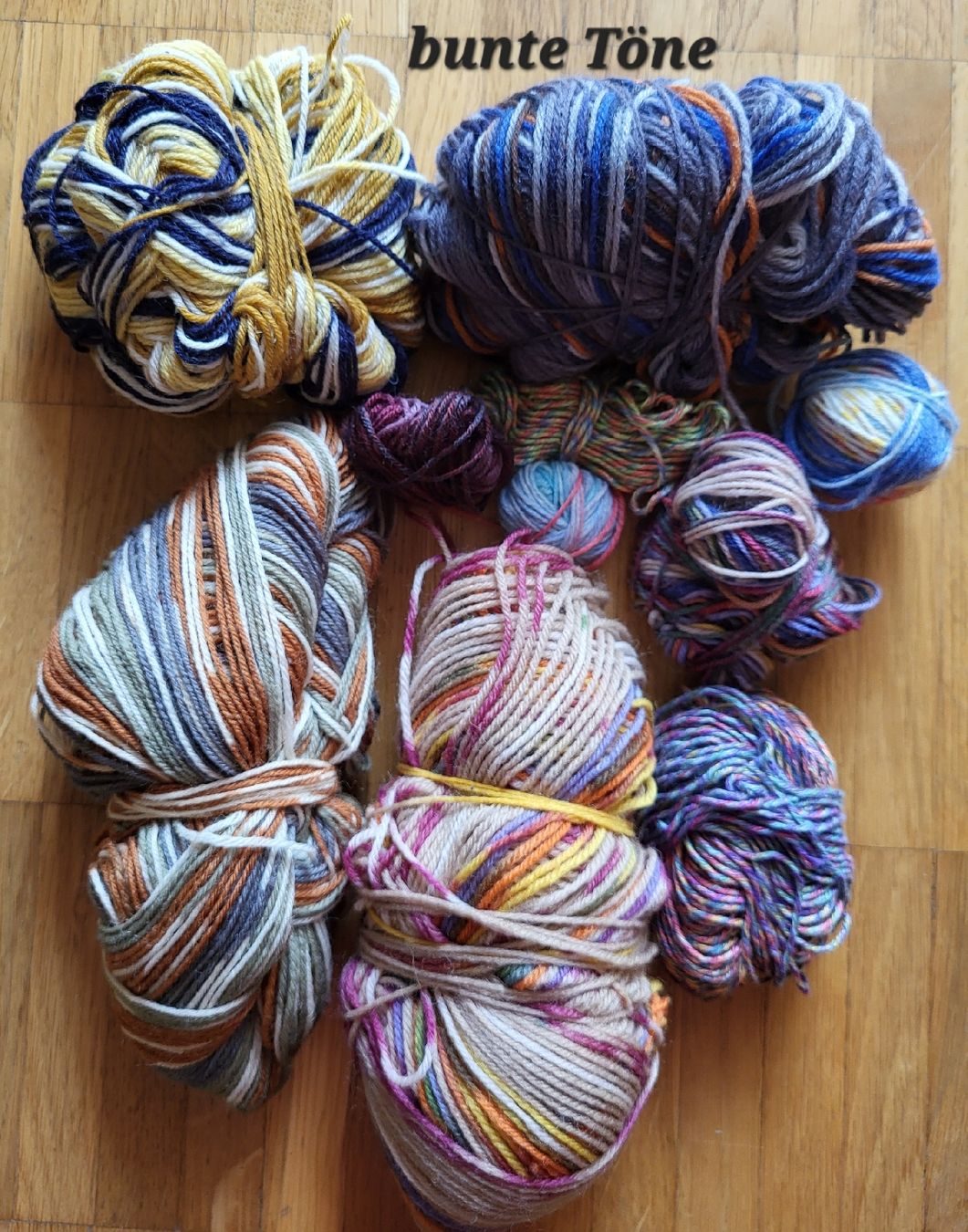 Laine: Resten Sockenwolle bunt  – D'occasion à Winterthur par Baer49