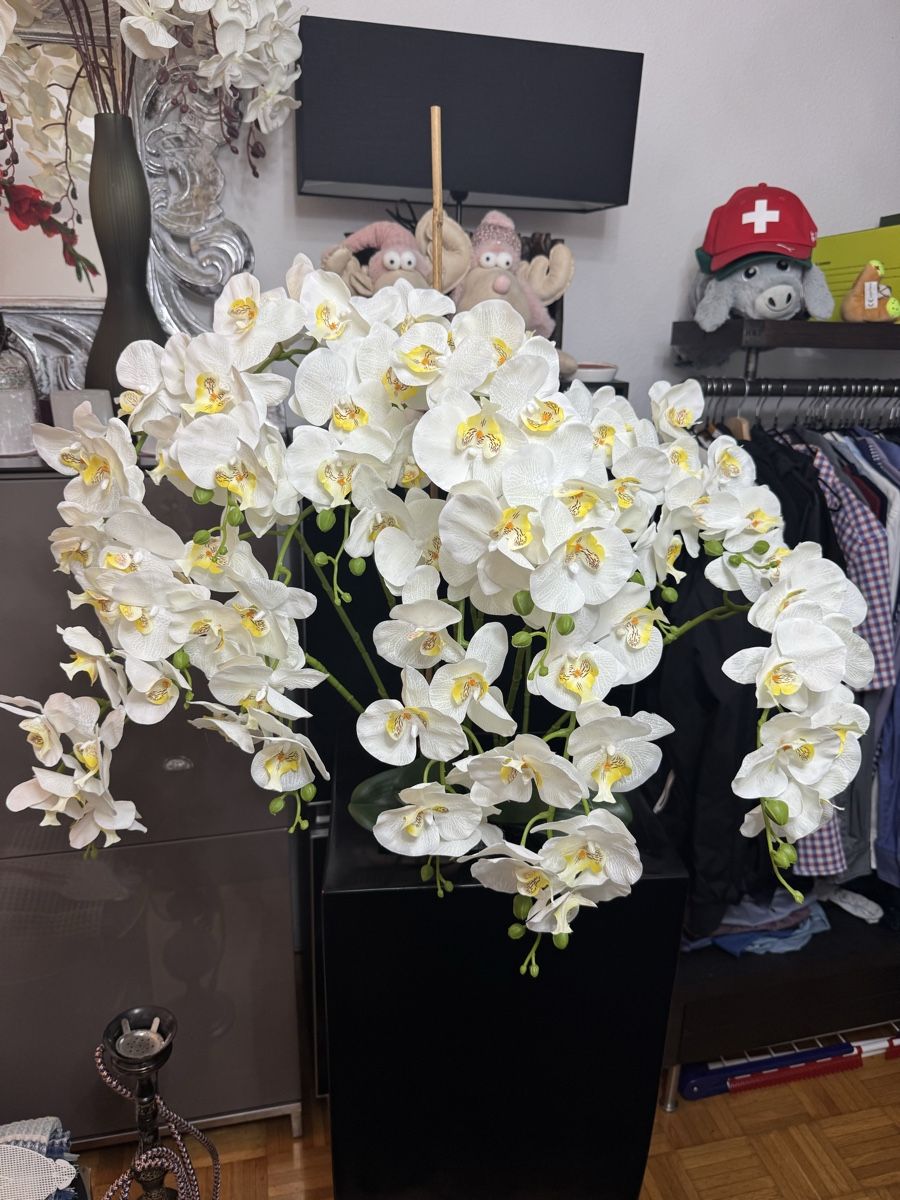 Vasen & Gefässe: Bodenvase mit künstliche Orchideen XXL – Gebraucht aus Zürich von Privat4444 1
