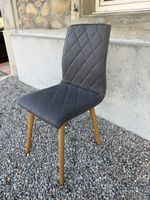 4 Moderne Stehstühle mit Rautensteppung, Holzfüsse, grau