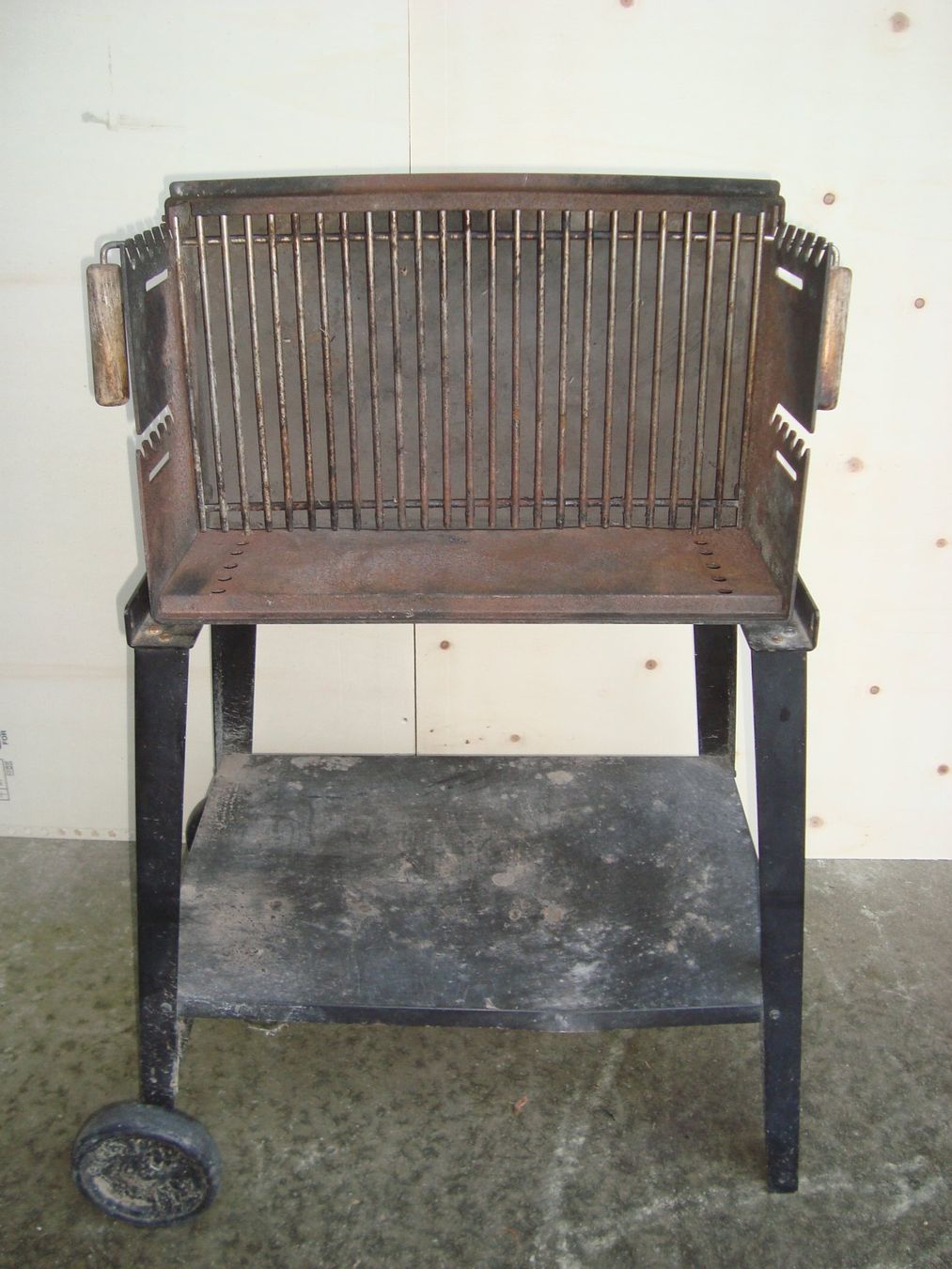 Griglie: Stahl-Grill – Usato da Walzenhausen venduto da Totenkopf0 1