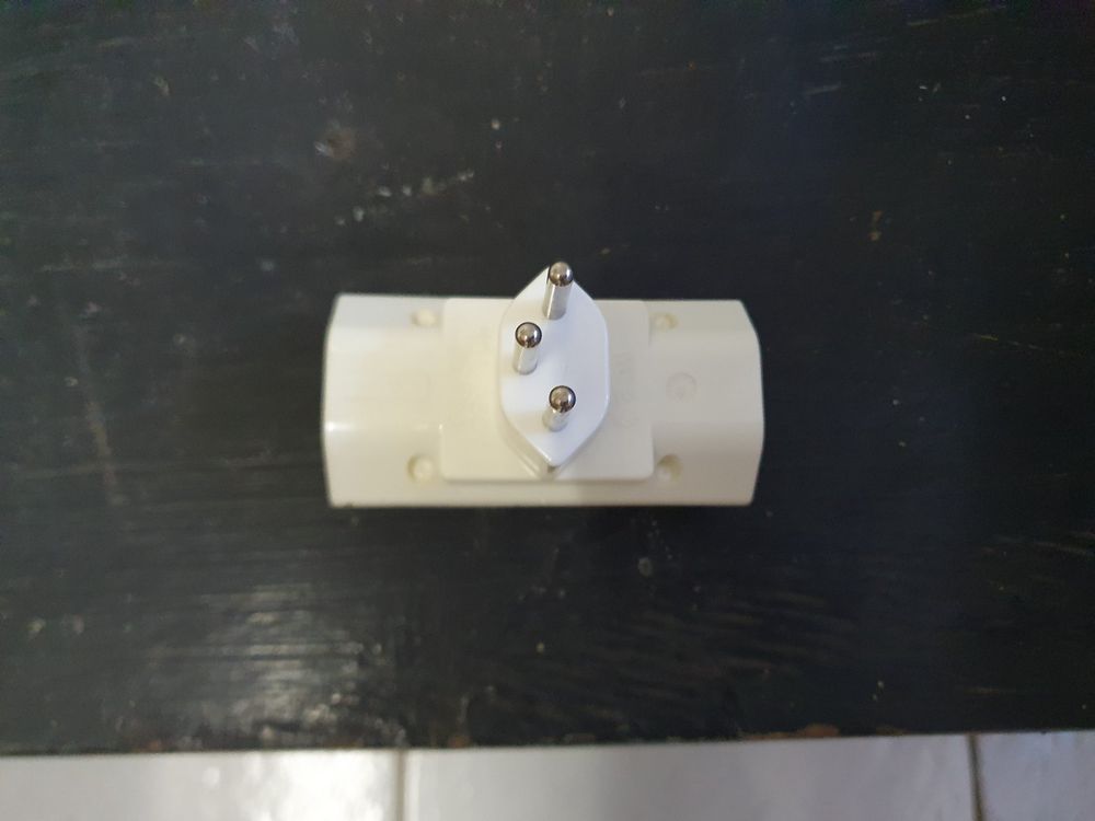 Presa Doppia Debflex 714090 - 2 Poli, 6A, Bianca, Per Casa E Ufficio, Materiale PC/ABS Resistente