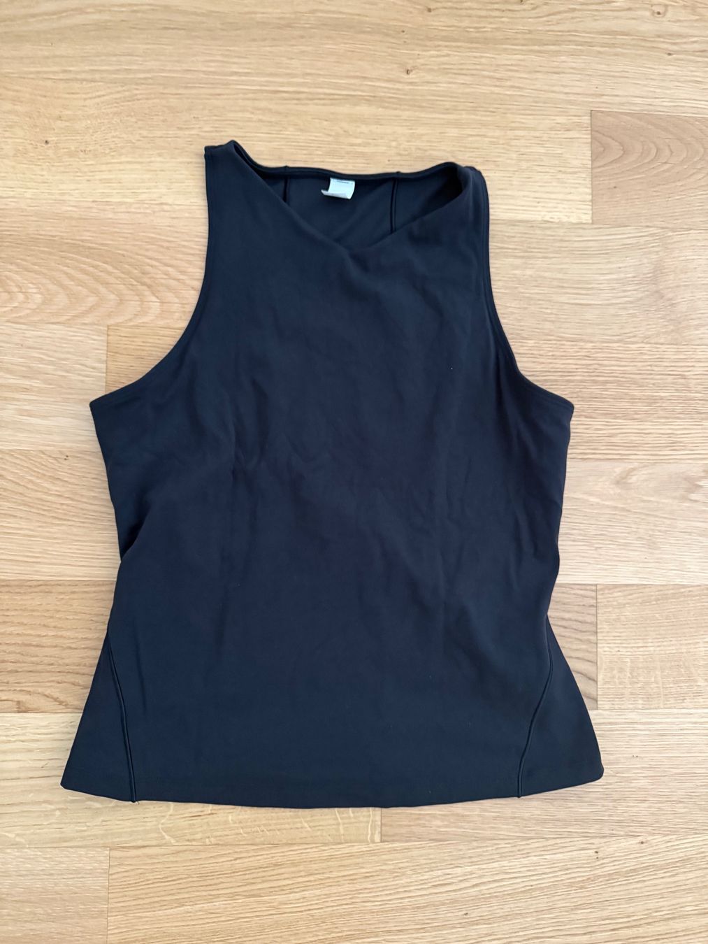 Lululemon Tops: Lululemon Top Grösse 10 – Gebraucht aus Wetzikon ZH von jas_66r8