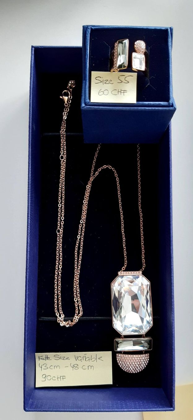 Swarovski Altri gioielli: Swarovski SET Sautoire mit passendem Ring – Nuovo e nell'imballaggio originale da Meilen venduto da Aesthetin