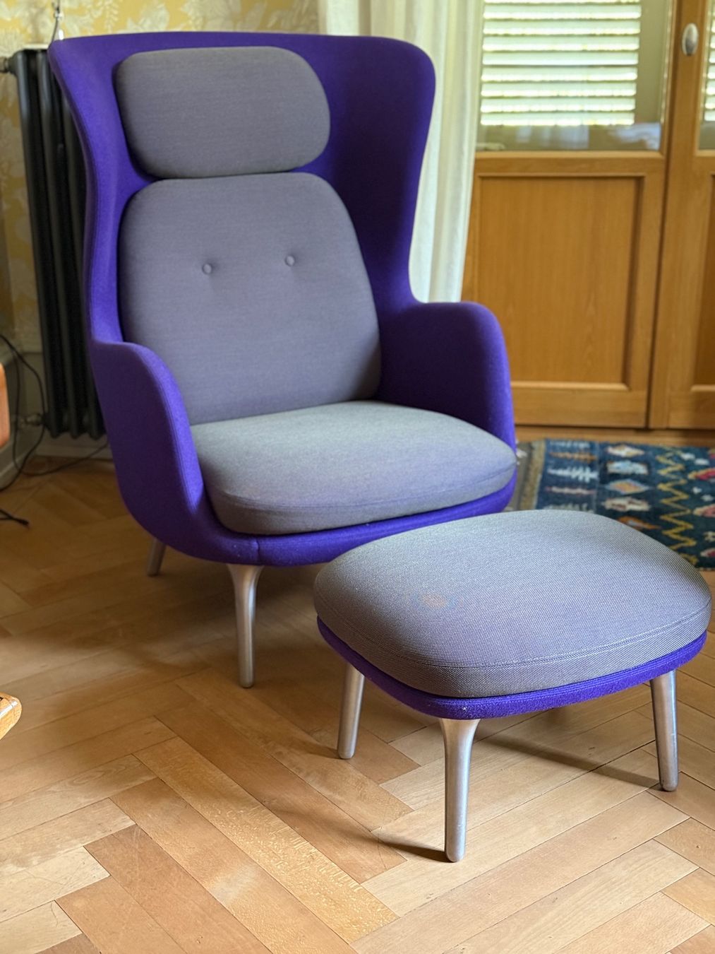 Fritz Hansen Poltrone: Fritz Hansen Ro Sessel mit Hocker – Usato da Basel venduto da astwo 7