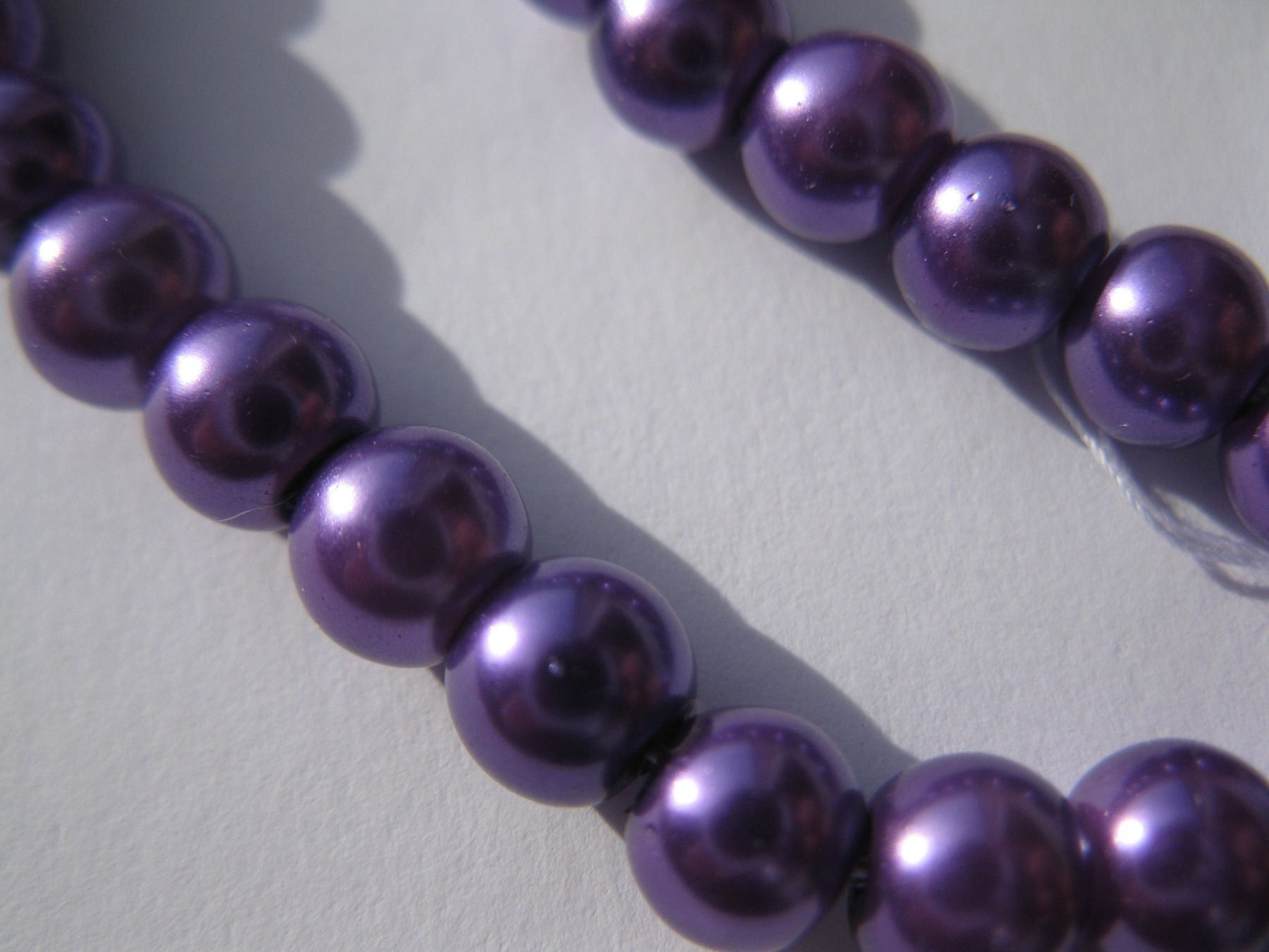 Perle (finte): 1 Strang Glasperlen Perlmutt 6mm, violett – Nuovo e nell'imballaggio originale da St. Margarethen TG venduto da LuanaKa 1