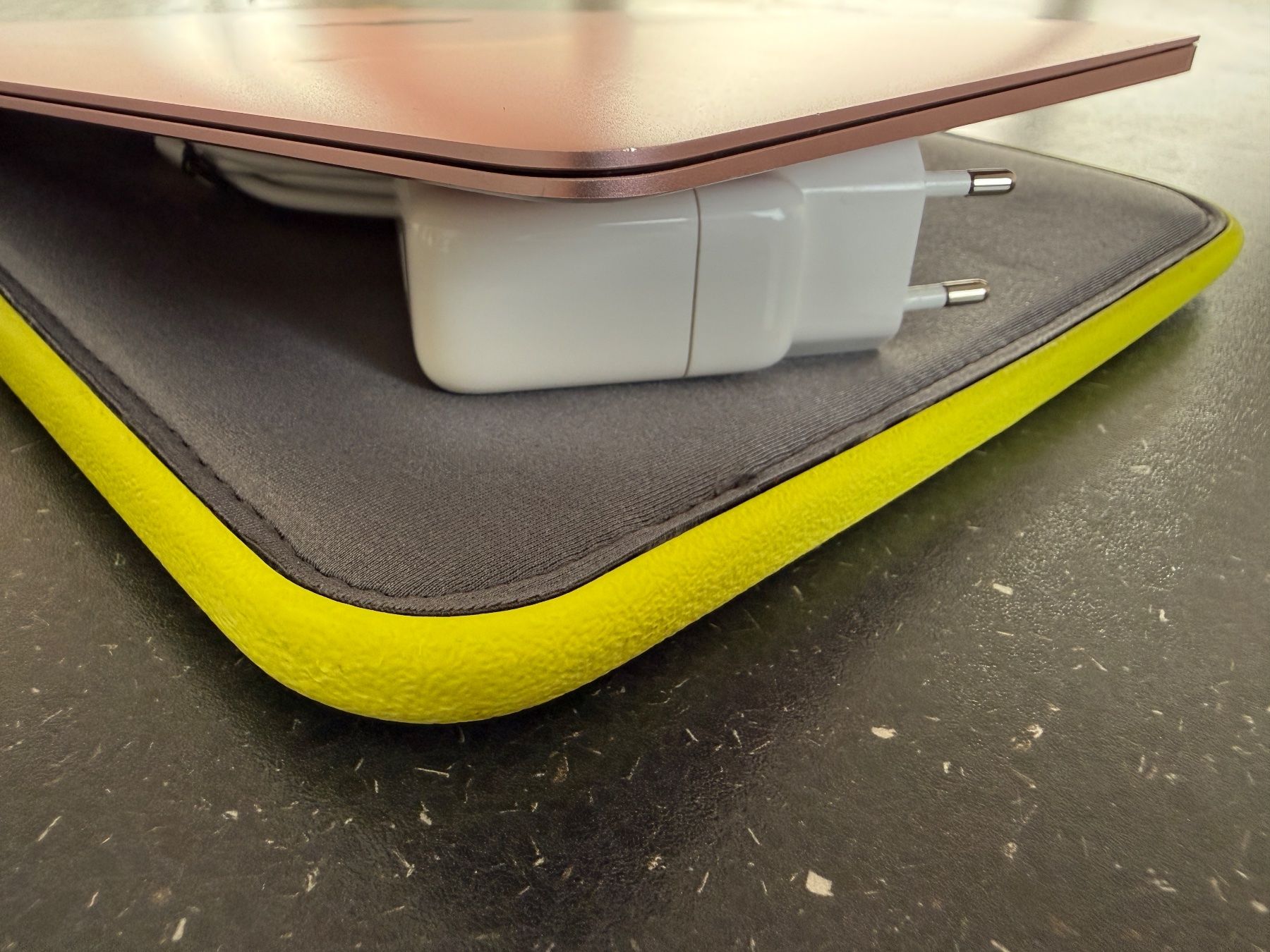 Apple Notebook: MacBook 12-inch,2017,Retina,1,2GHz intel Core m3 – Usato da Niederuzwil venduto da cutorem 5
