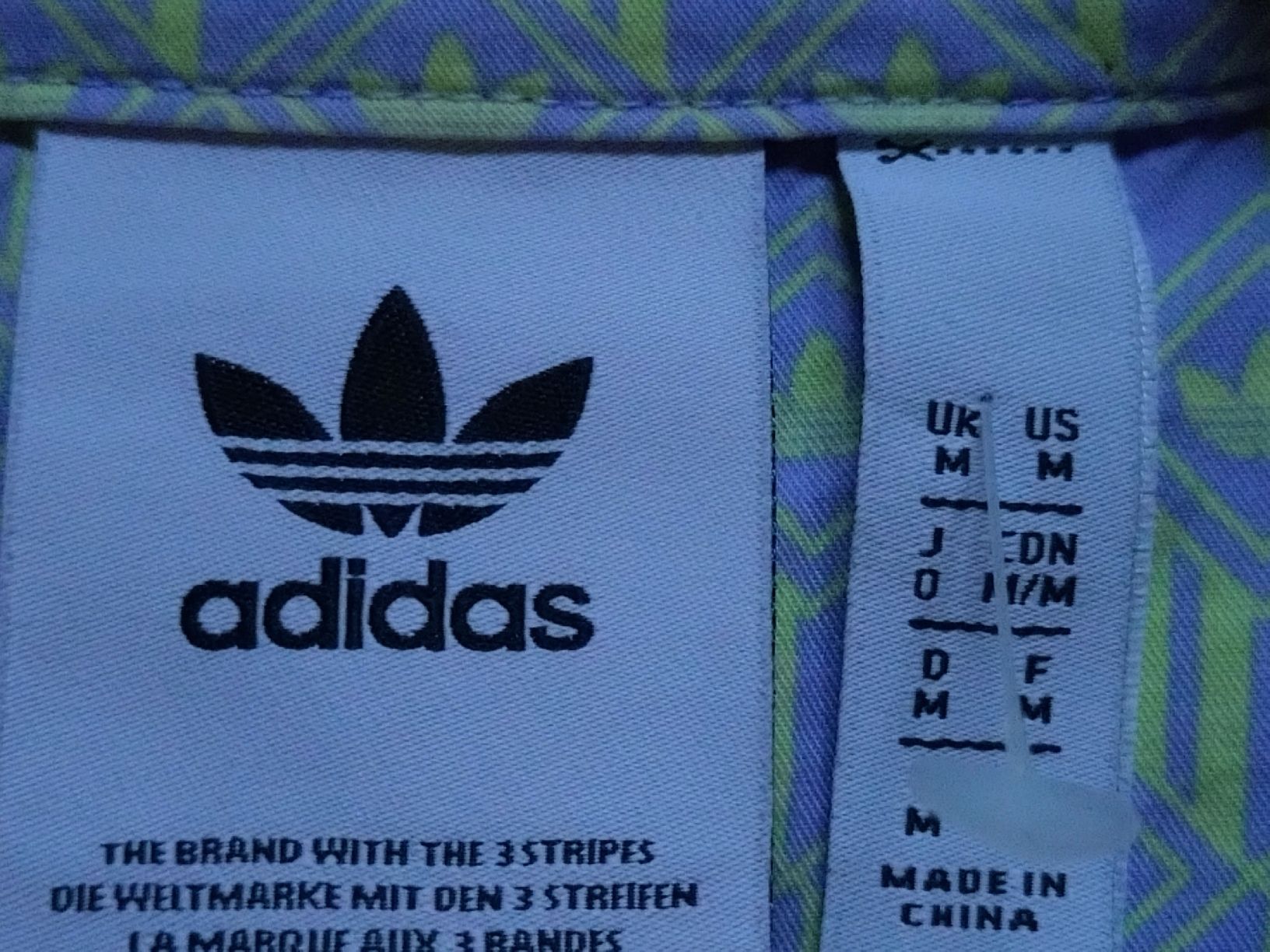 Camicie: Chemise Adidas Fleurie avec logo, M Nice Shape – Usato da Farvagny-le-Grand venduto da LaCaverne 3