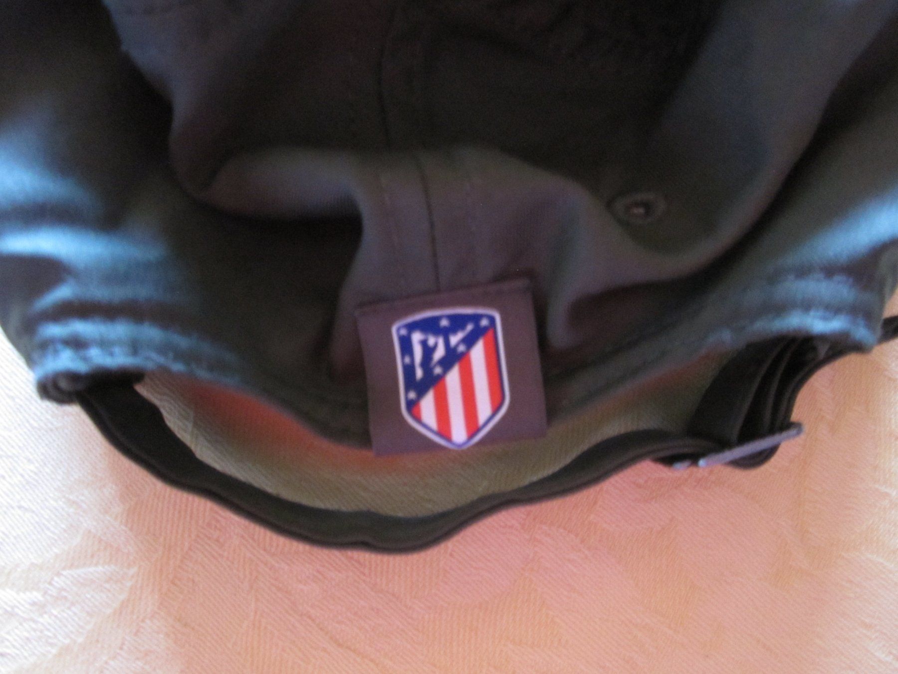 Nike Autres vêtements & accessoires: Nike Baseball Cape, olivegrün – D'occasion à Binningen par flugi30 1