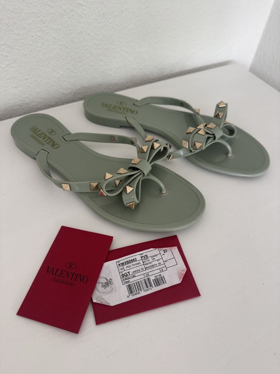 Valentino Scarpe da donna: Valentino Green Flip-Flops, Size 37, Beach Ready – Usato da Versoix venduto da Bazanchiklovalova