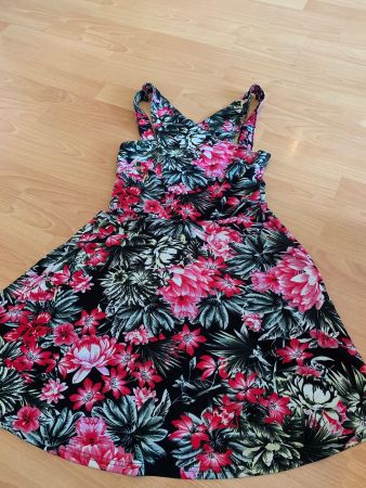 Jolie robe d’été Vert de rage t. S ou 36