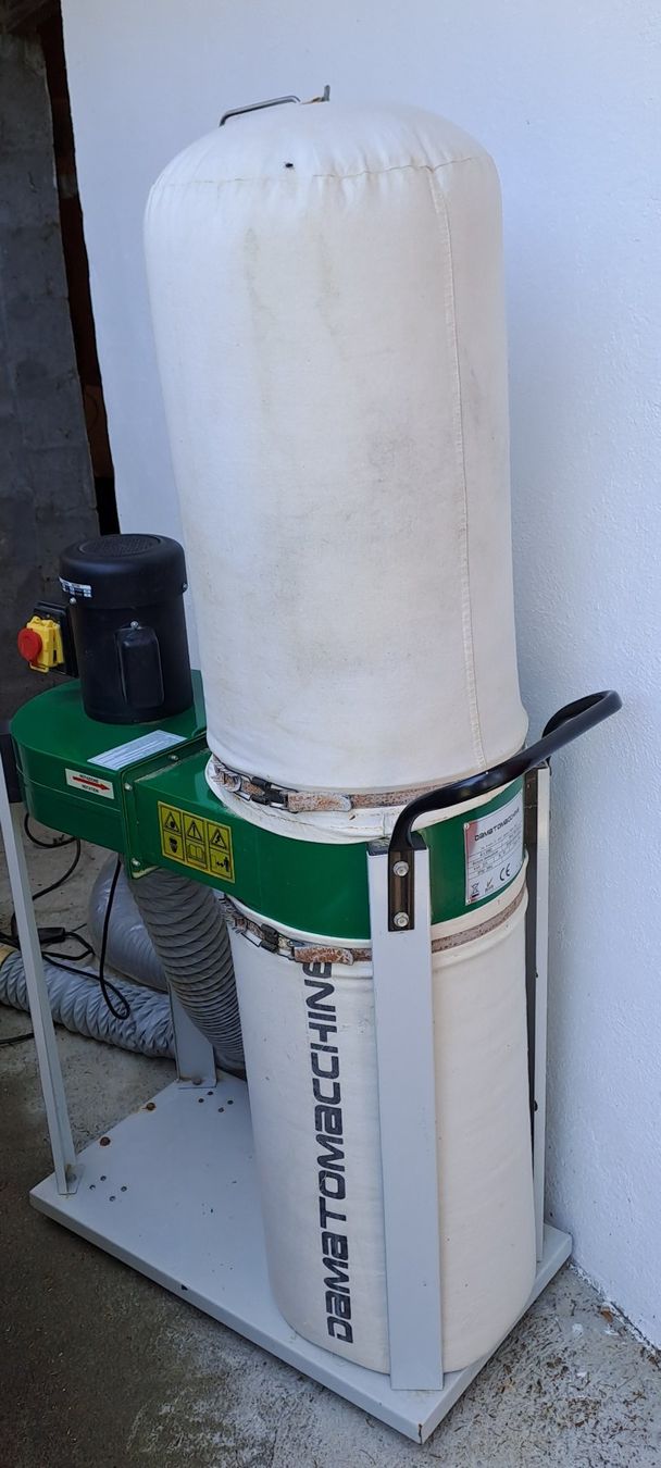 Tutte le macchine: Aspirateur à copeaux et sciure – Usato da Neuchâtel venduto da vigne7