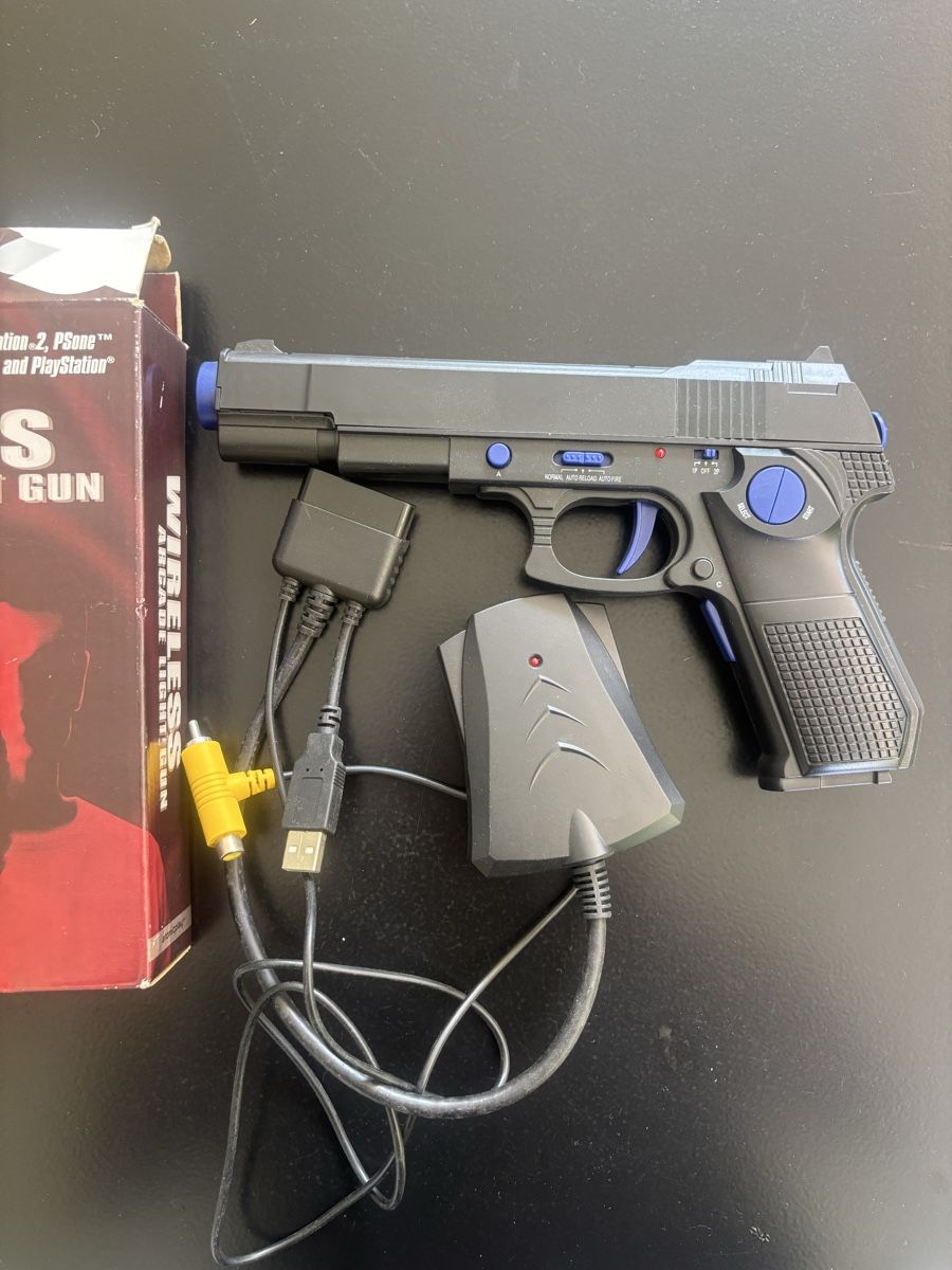 Controller: AtomicPlay Wireless Arcade LightGun für PS2 in Box – Usato da Volketswil venduto da 1970rog 2