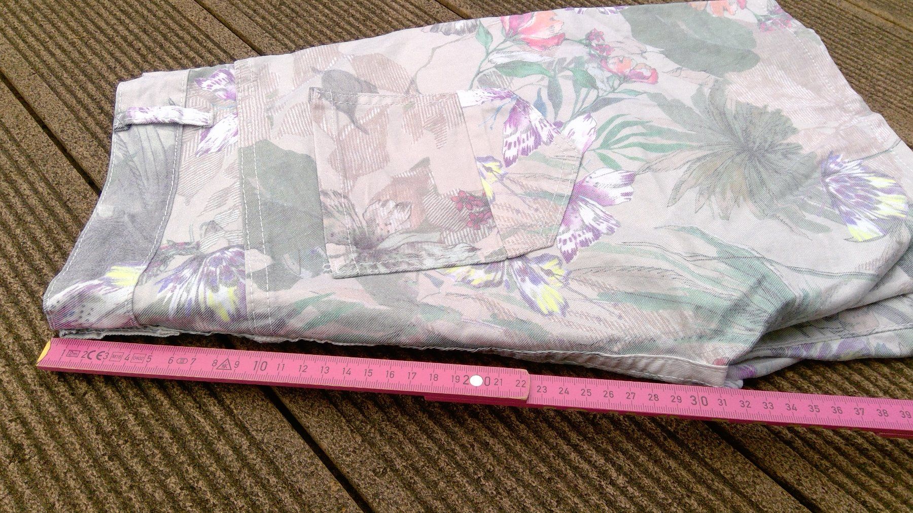 Pantaloni: Bermuda beiges & motifs fleurs CHICORÉE, taille 40, NEUF – Nuovo (secondo la descrizione) da Agiez venduto da chouchanelle 4