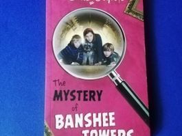 Livre Enid Blyton, Le Mystère des tours Banshee.In English