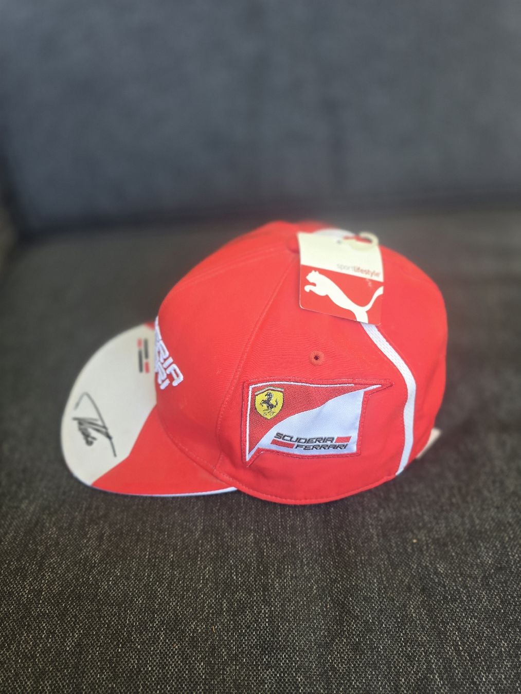 Puma Altro in  Abbigliamento & Accessori: Signierte Baseballkappe Ferrari Puma – Nuovo (secondo la descrizione) da Ittigen venduto da kon_9fkd 1