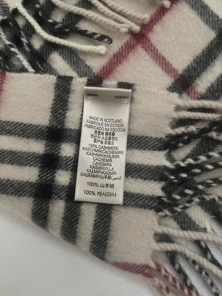Burberry Foulard & Sciarpe: Burberry cashmere Schal original! – Nuovo (secondo la descrizione) da Grüningen venduto da marser 3