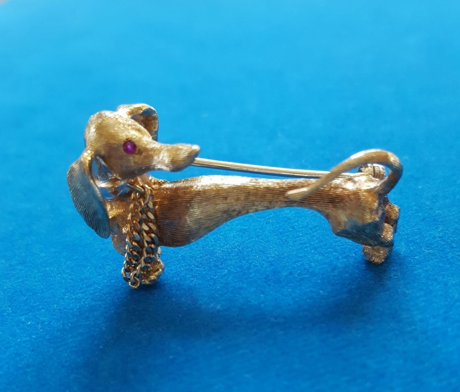 Broschen & Nadeln: Massiv 750 Gold Hundebroche Mit Rubin – Gebraucht aus Wald ZH von Aniade 6