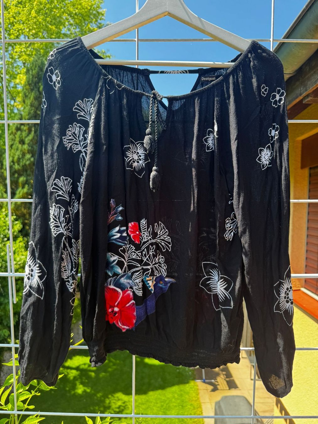 Desigual Camicette: Desigual Bluse, Gr. S, schwarz mit Blumen – Usato da Egg b. Zürich venduto da Brocki_Insel_Egg