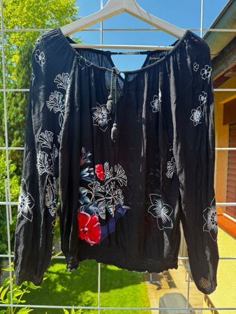 Desigual Bluse, Gr. S, schwarz mit Blumen