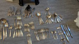 Versilbertes Besteck zu verkaufen